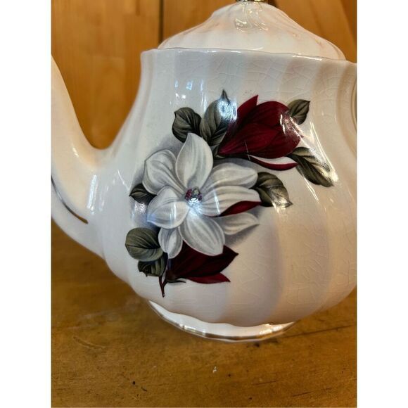 Vtg SADLER 7" Teapot. White Dogwood & Dark Red Roses. Gold Trim. Swirls. (8199) - Picture 2 of 10